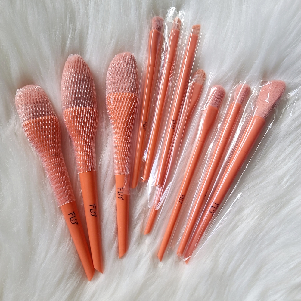 Source Unknown Orange Makeup Brushes & Tools Set